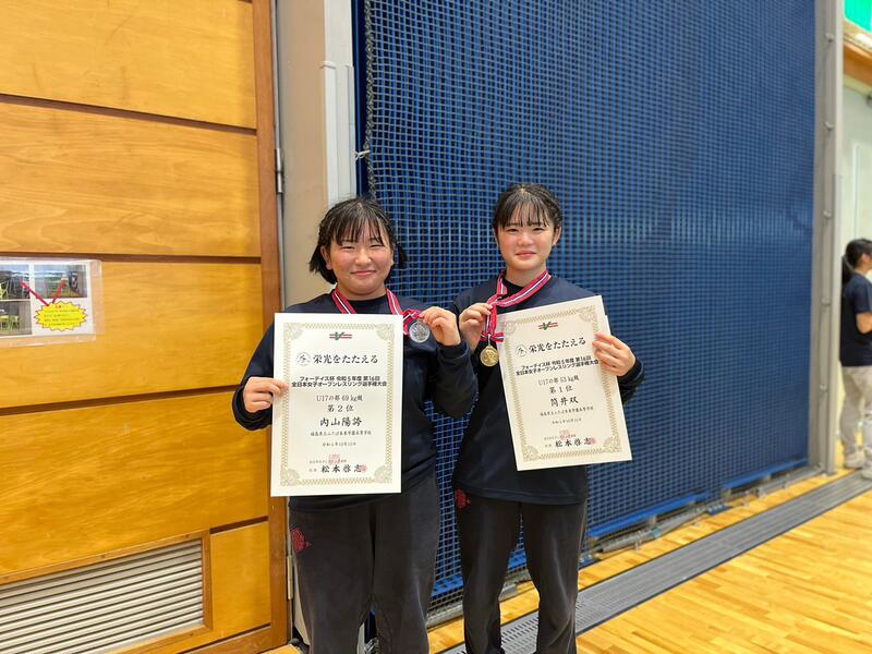 表彰式後の2名(左から内山、筒井) 表彰式後の2名(左から内山、筒井)