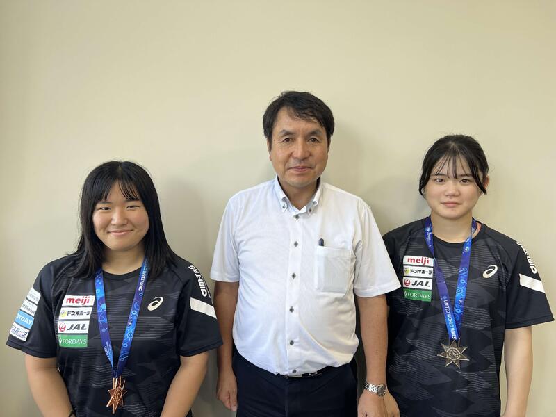 左から、内山、校長先生、筒井 左から、内山、校長先生、筒井